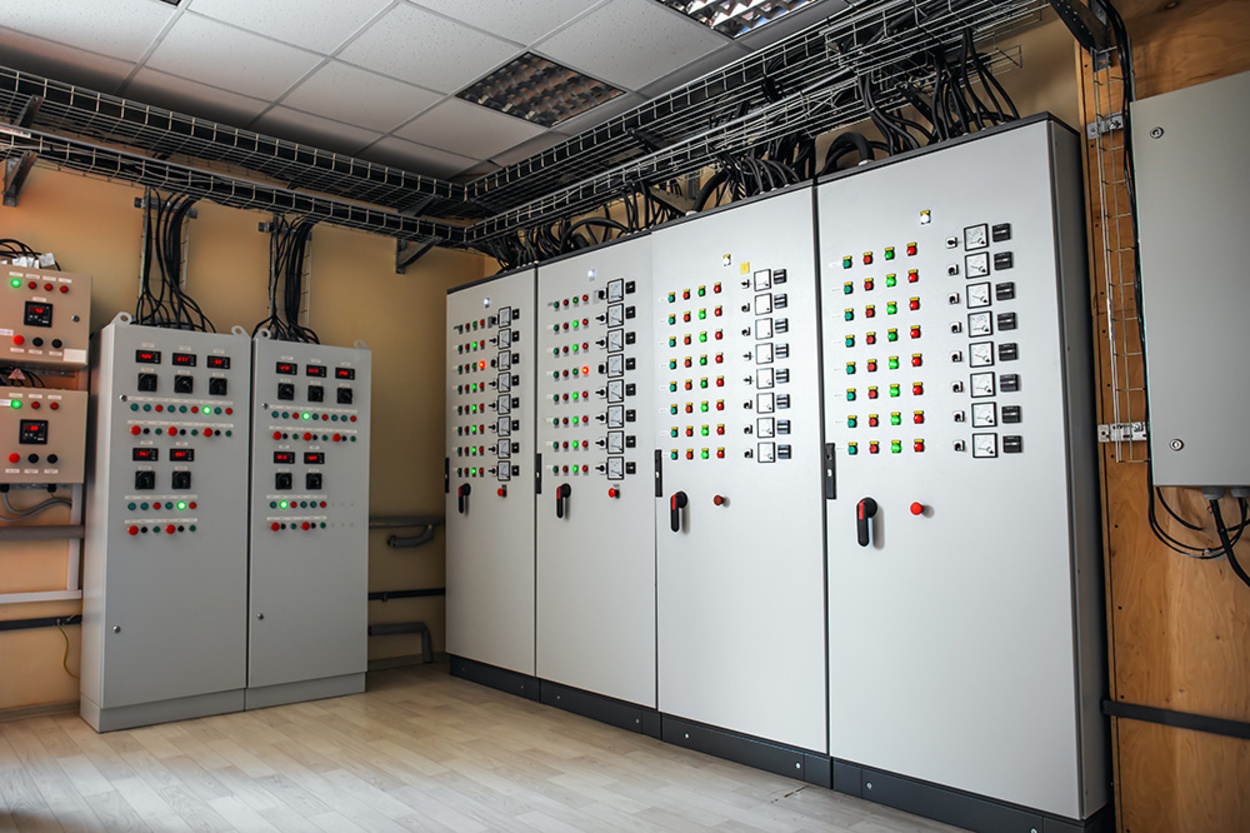 Schalt­anlagen­bau bei DRI Elektrotechnik in Darmstadt